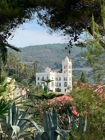 Villa Garnier tra il verde e i fiori di Bordighera