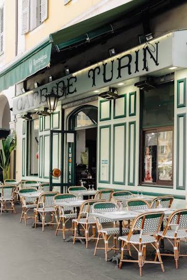 Facciata del Café de Turin in Place Garibaldi