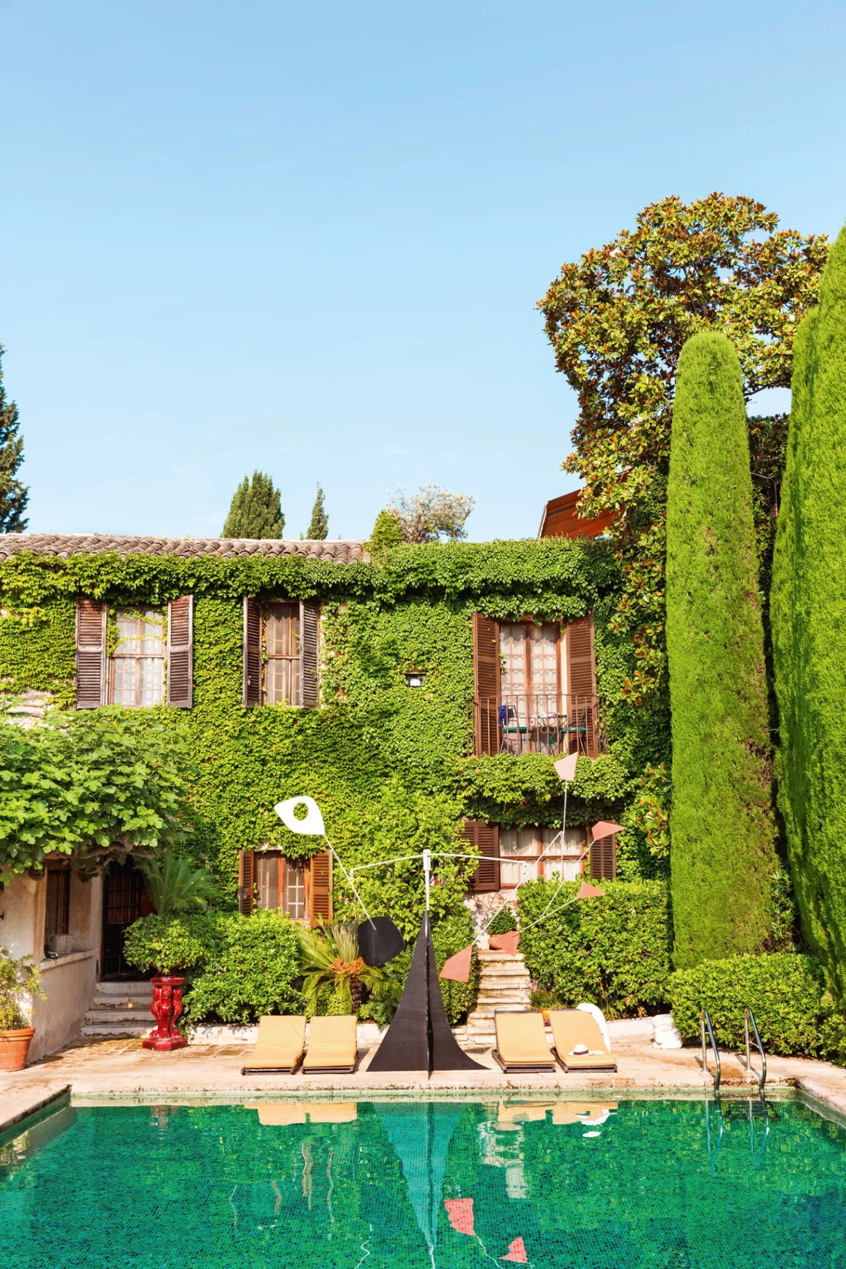 La Colombe d'Or, la piscina con il mobile di Calder