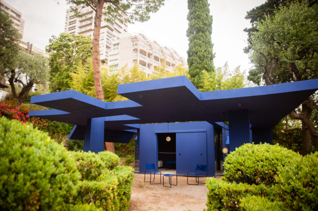 Padiglione blu di Villa Paloma nel giardino del museo